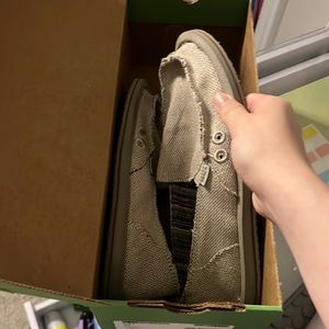 BRAND NEW NEVER WORN SANUKS